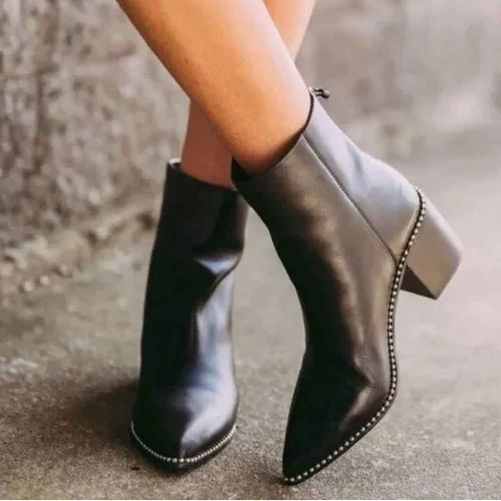 Steve Madden Olga Black Leather Pointed Toe Block Heel Ankle Booties Size 9M